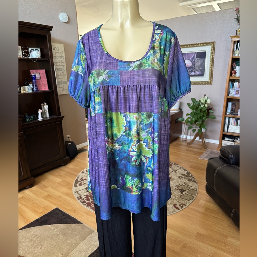 Sunflower multicolored short sleeve scoop neck tunic-size 1X